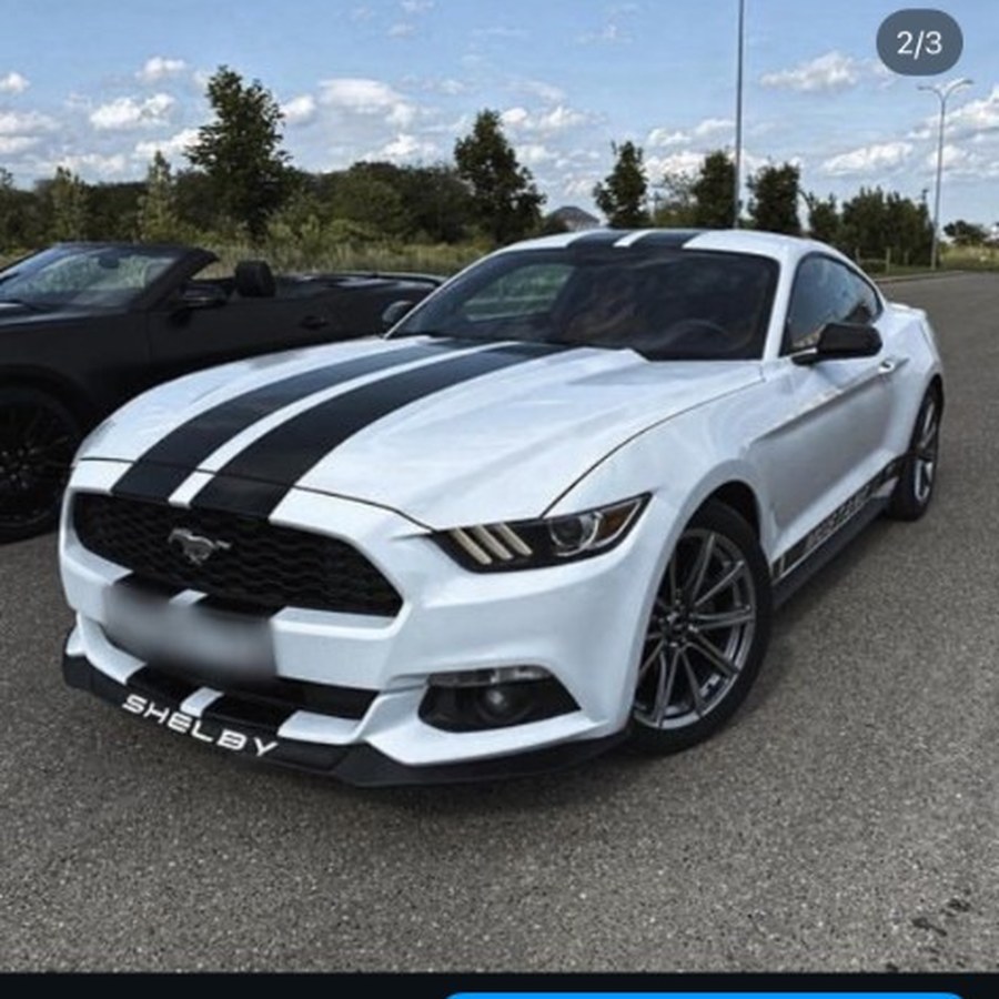 Ford Mustang красный